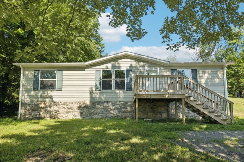 3117 Thompson Ln, Westmoreland, TN 37186