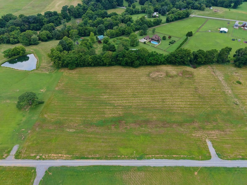 680 Harvey Pvt Ln, Cottontown, TN 37048