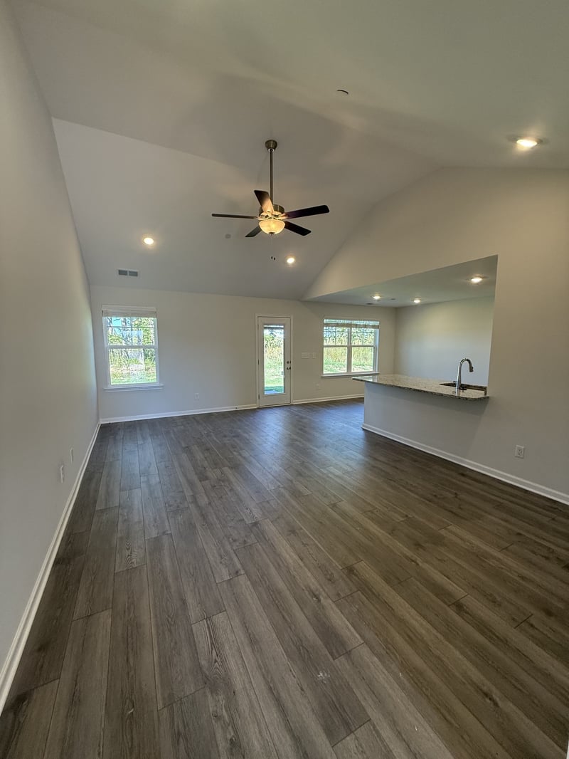 217 Streamflow Dr, Ashland City, TN 37015