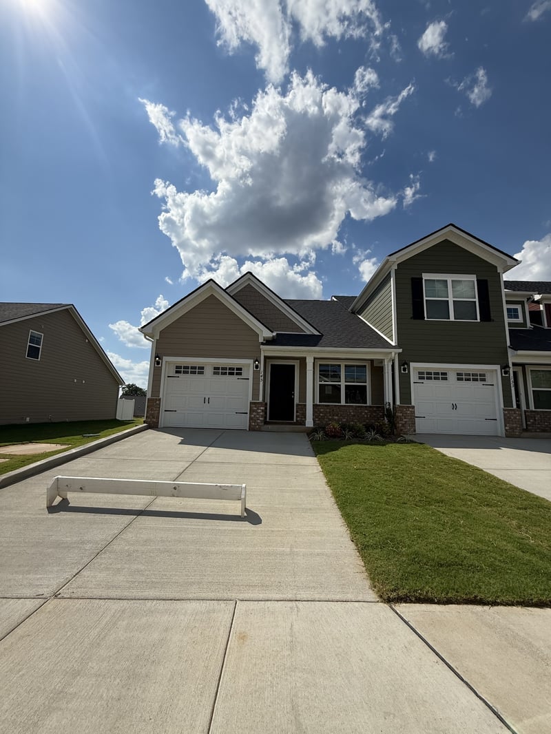 145 Coleson Ln, Pleasant View, TN 37146