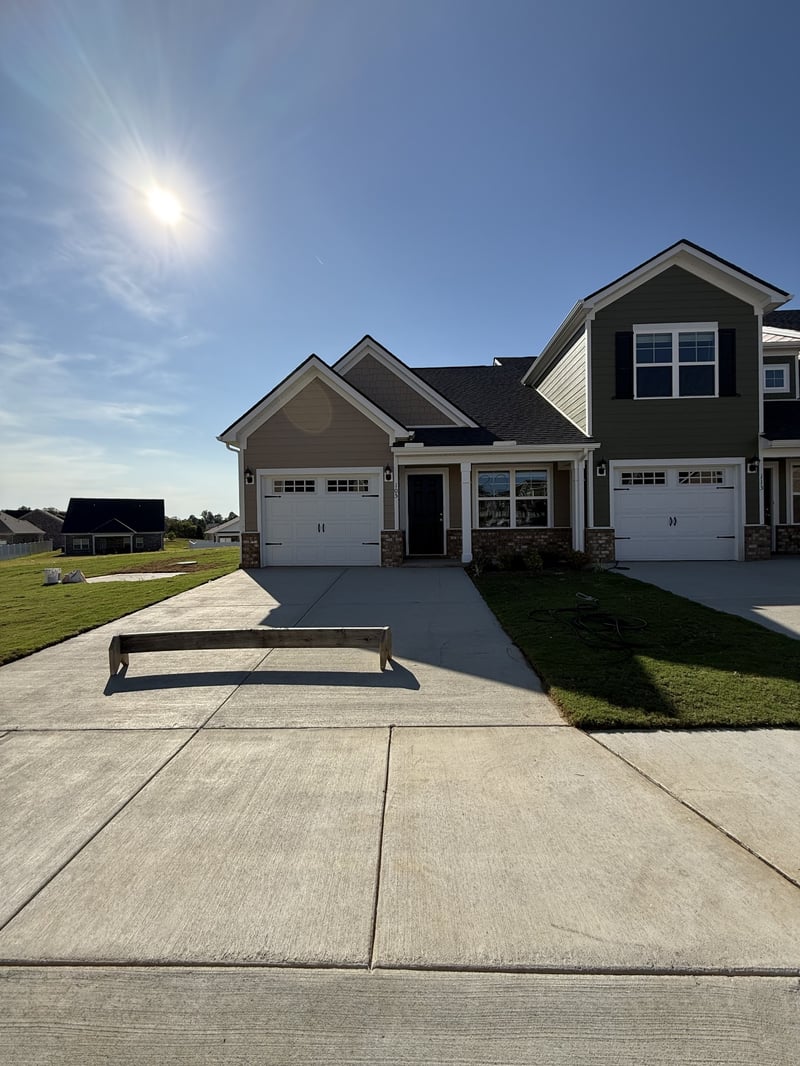 105 Coleson Ln, Pleasant View, TN 37146