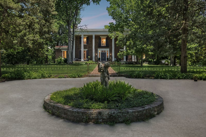 1800 Grey Pointe Dr, Brentwood, TN 37027