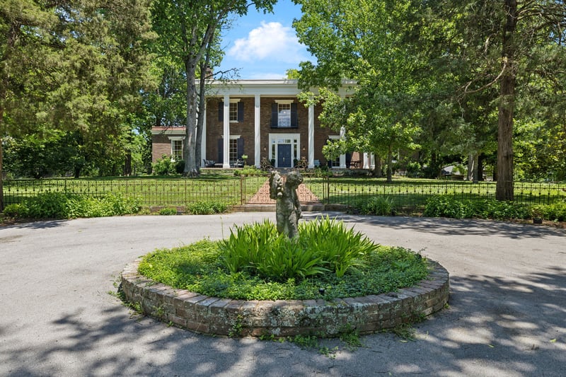 1800 Grey Pointe Dr, Brentwood, TN 37027