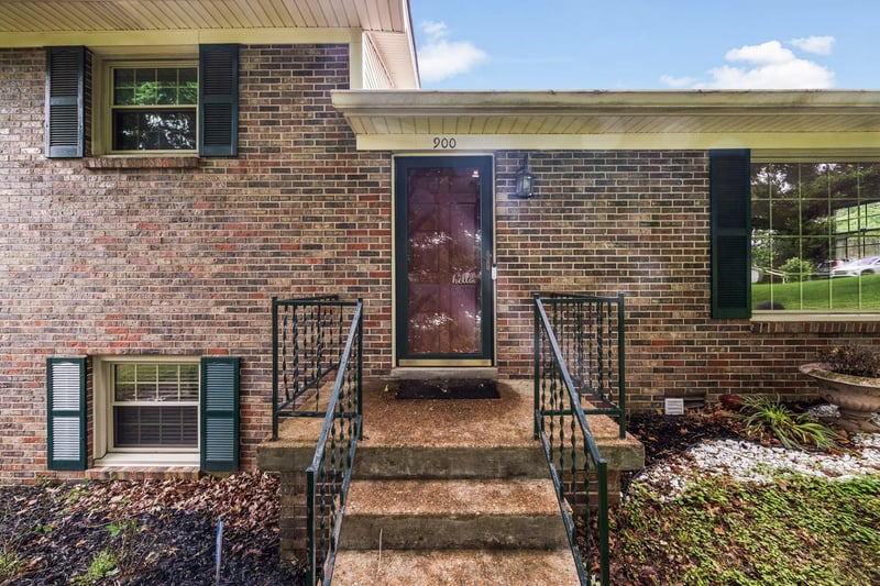 900 Camellia Dr, Columbia, TN 38401