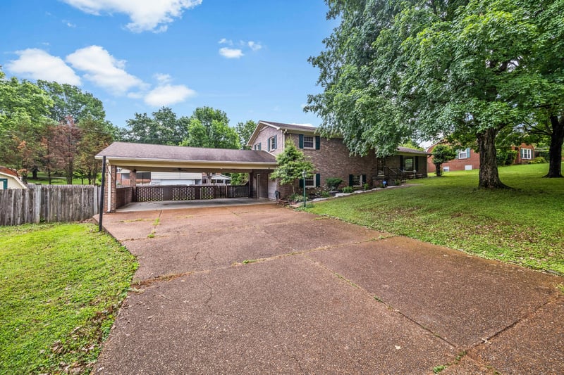 900 Camellia Dr, Columbia, TN 38401