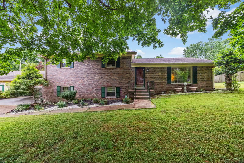 900 Camellia Dr, Columbia, TN 38401