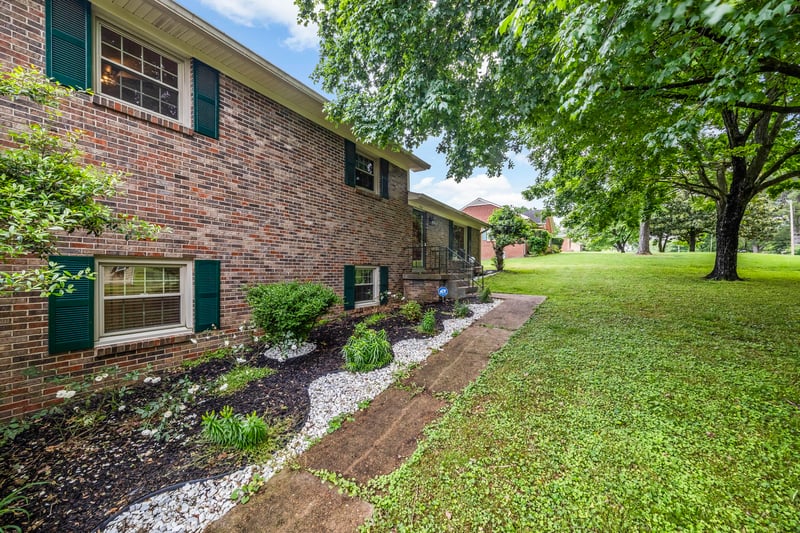 900 Camellia Dr, Columbia, TN 38401