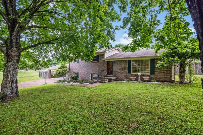 900 Camellia Dr, Columbia, TN 38401