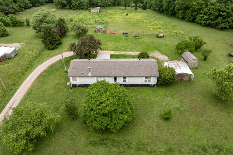 4870 Haley Ln, Columbia, TN 38401