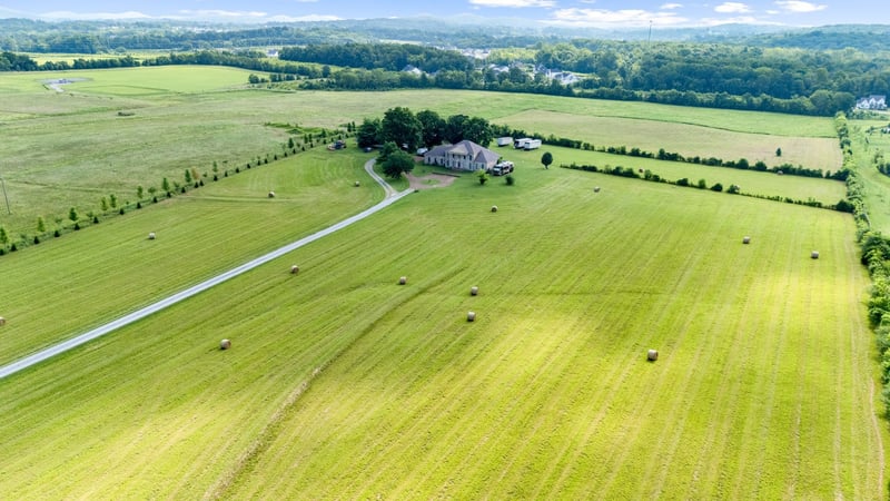 6286 Cox Rd, Arrington, TN 37014