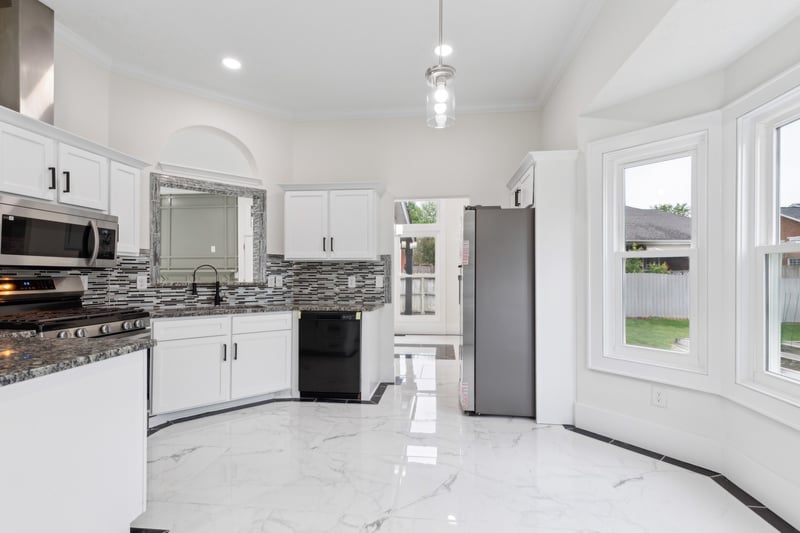 1723 University Dr, Columbia, TN 38401