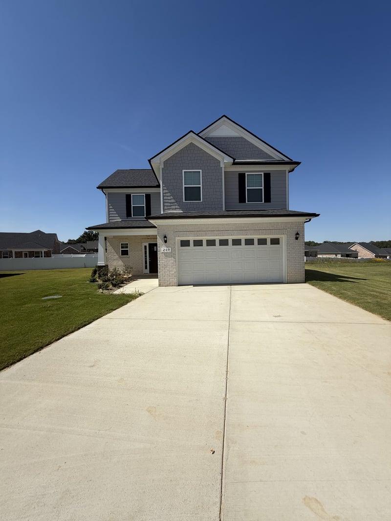 209 Streamflow Dr, Ashland City, TN 37015