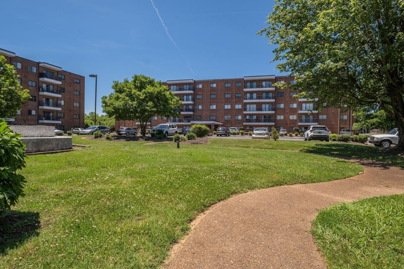 200 Sanders Ferry Rd #2504, Hendersonville, TN 37075