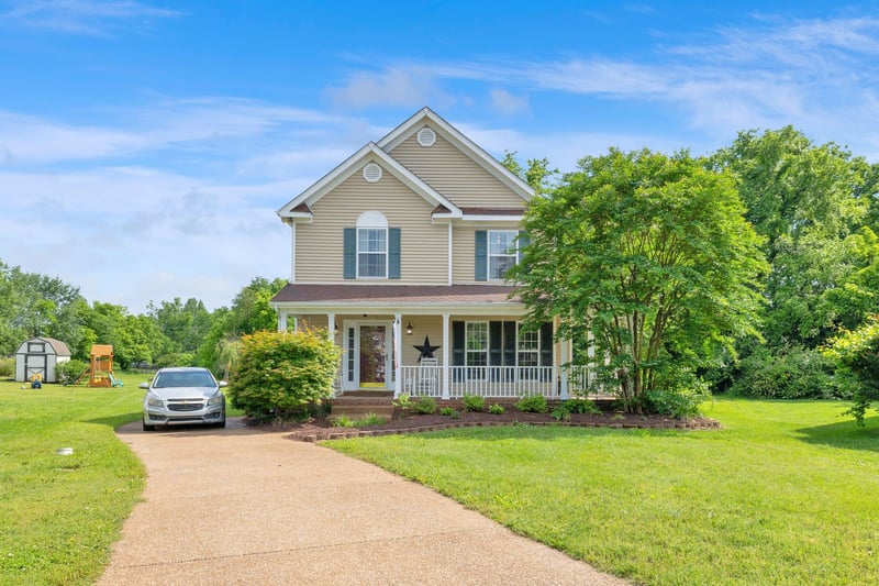 1325 Branchside Ct, Thompsons Station, TN 37179