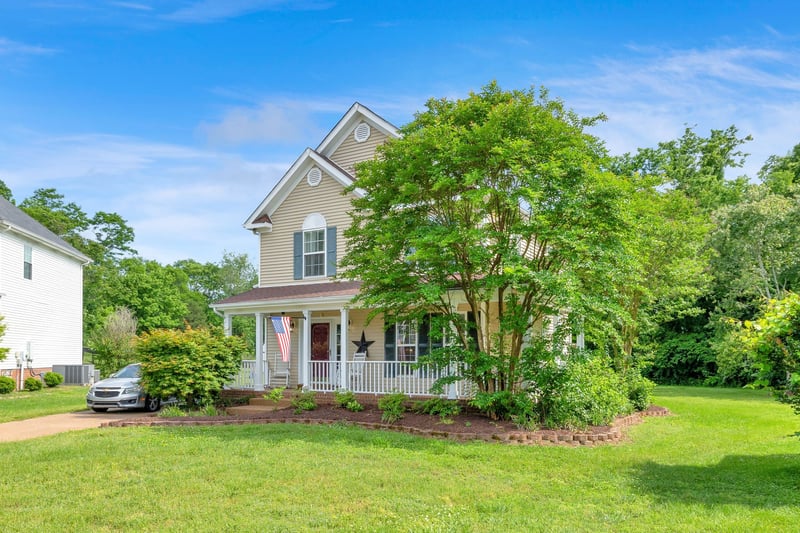 1325 Branchside Ct, Thompsons Station, TN 37179