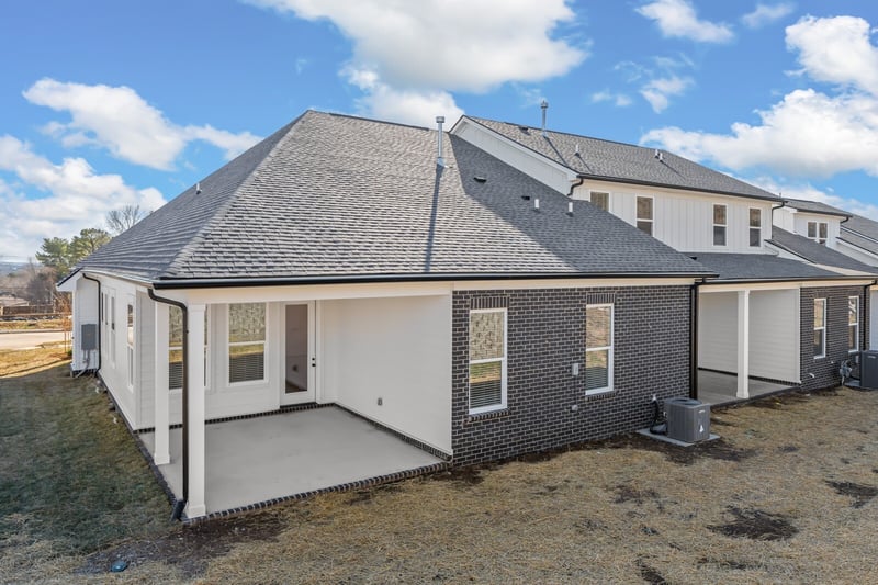 301 Buckwood Ave, Thompsons Station, TN 37179