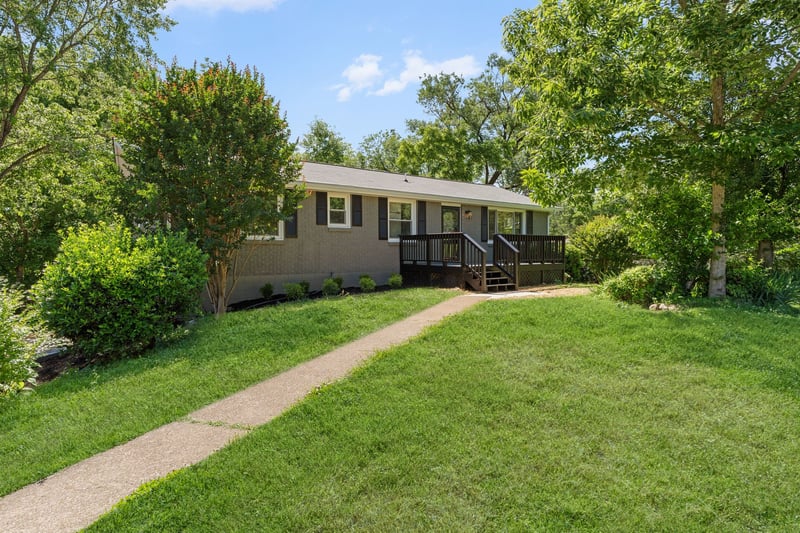 104 Dolphus Dr, Hendersonville, TN 37075