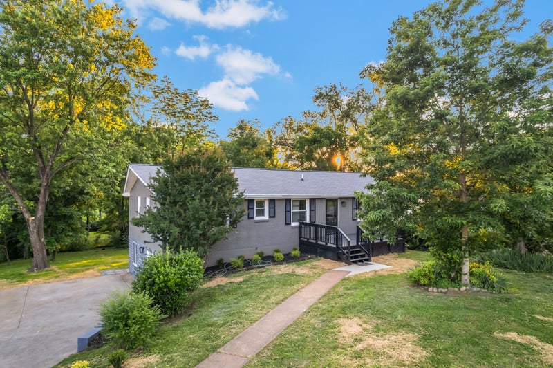 104 Dolphus Dr, Hendersonville, TN 37075