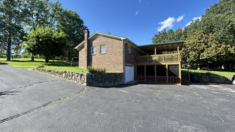 904 Cheairs Cir, Columbia, TN 38401