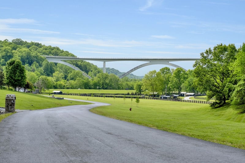 1120 Natchez Valley Ln, Franklin, TN 37064