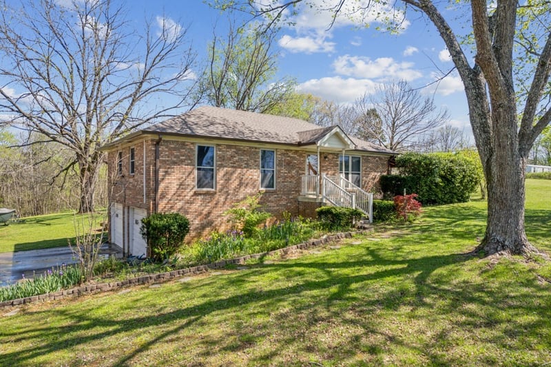 1190 Corum Hill Rd, Castalian Springs, TN 37031