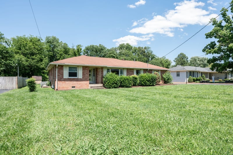 1619 Edgewood Dr, Lebanon, TN 37087