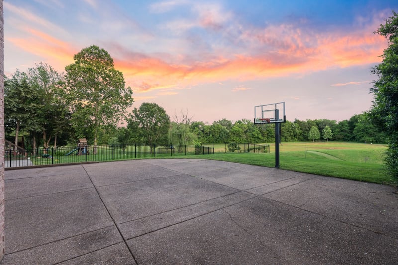 2425 Deerbourne Dr, Brentwood, TN 37027