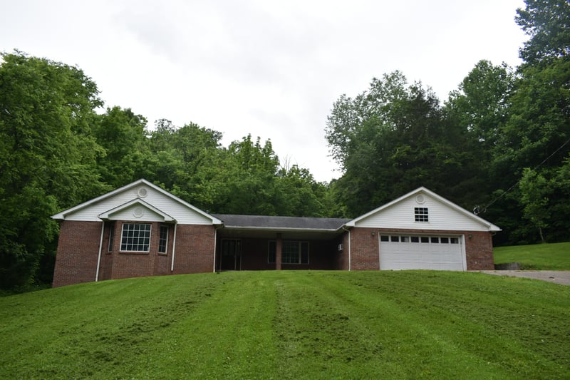6 Campbell Ln, Pleasant Shade, TN 37145