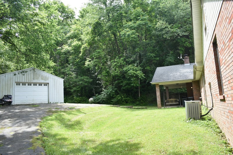 6 Campbell Ln, Pleasant Shade, TN 37145