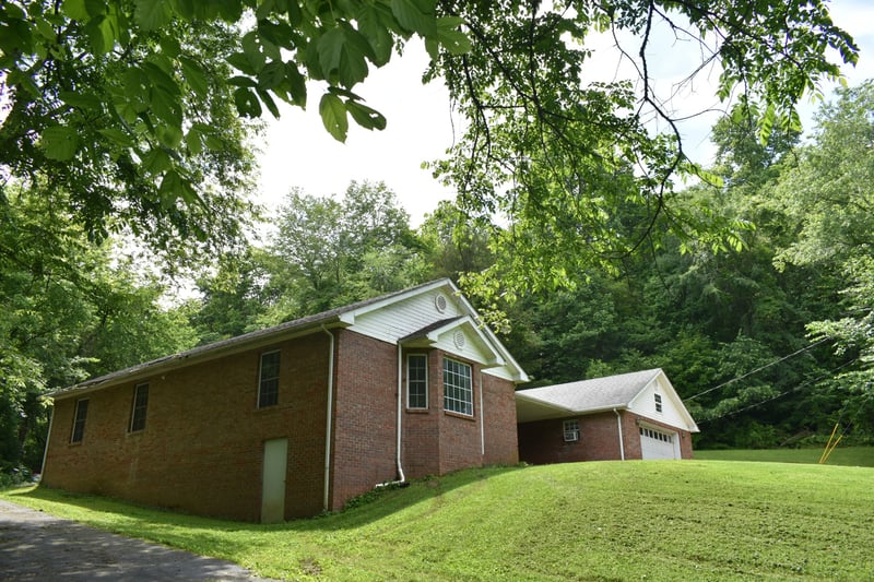 6 Campbell Ln, Pleasant Shade, TN 37145