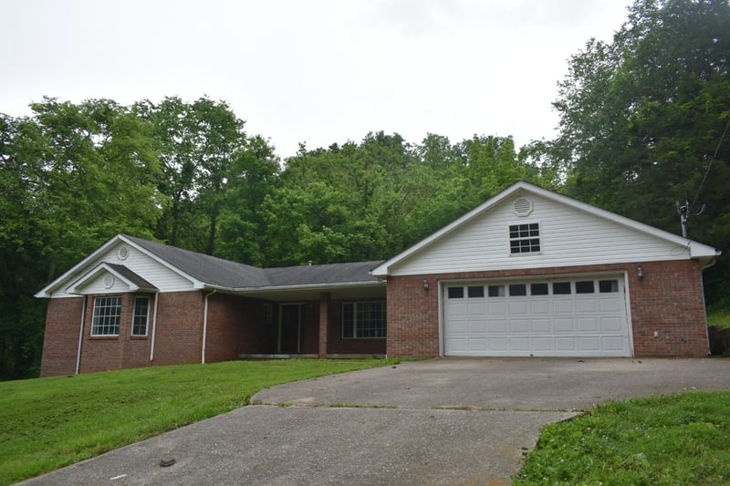 6 Campbell Ln, Pleasant Shade, TN 37145