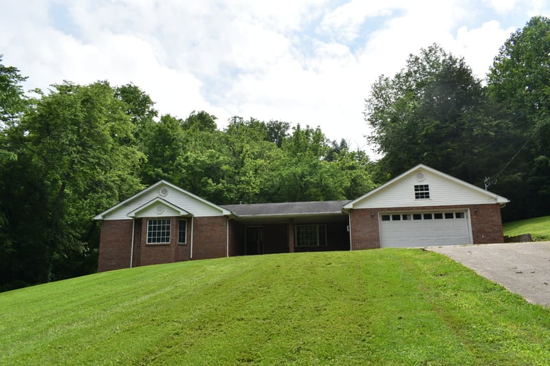 6 Campbell Ln, Pleasant Shade, TN 37145
