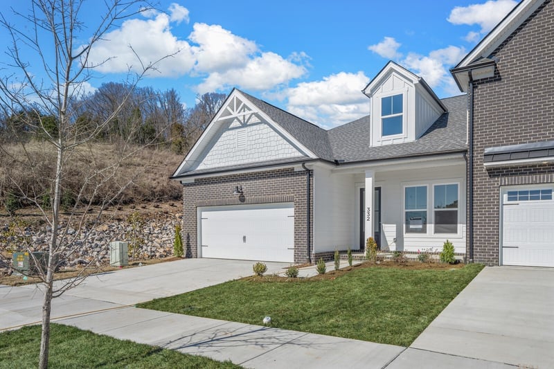 454 Buckwood Ave, Thompsons Station, TN 37179