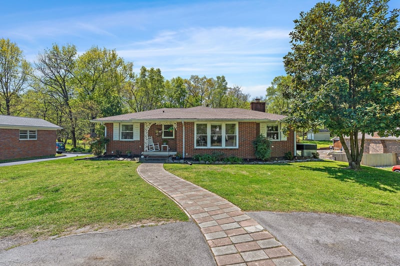 1618 Woodside Dr, Lebanon, TN 37087