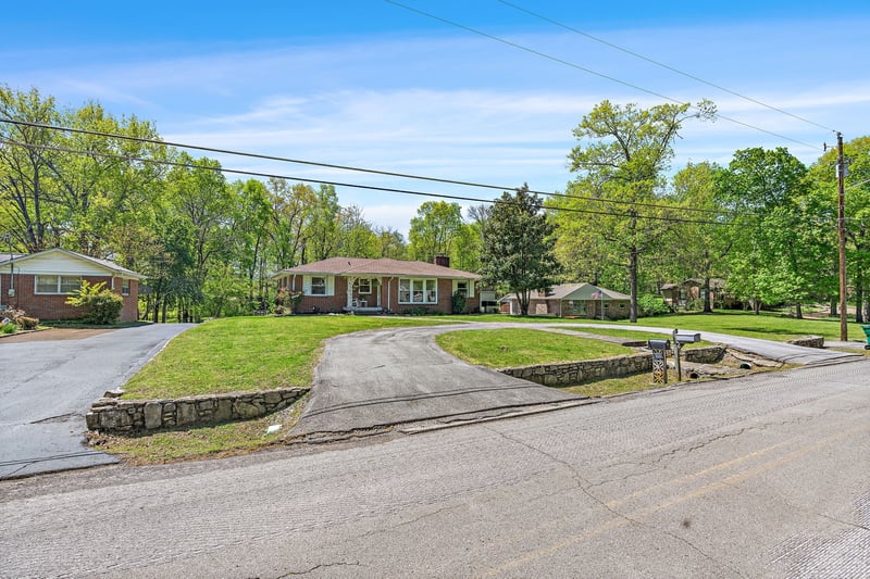 1618 Woodside Dr, Lebanon, TN 37087