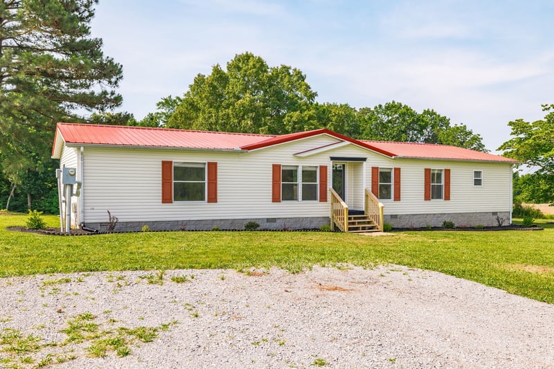 1320 Fairfield Rd, Westmoreland, TN 37186