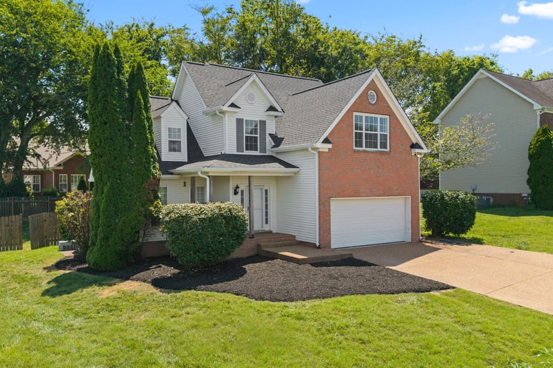 2821 Lafayette Dr, Thompsons Station, TN 37179