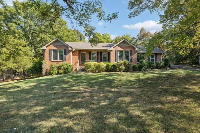 1907 Roanoke Dr, Lebanon, TN 37087