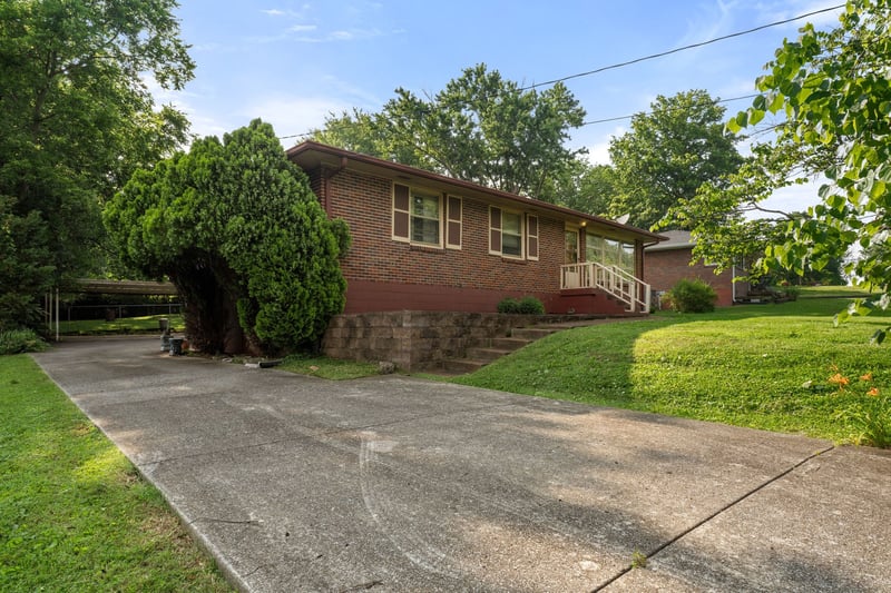 4505 Helmwood Dr, Nashville, TN 37216