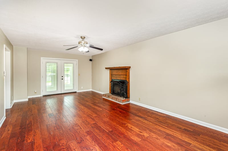 107 Ben Albert Rd, Cottontown, TN 37048