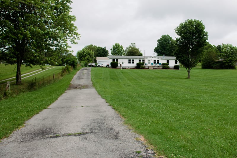 417 Buttermilk Hollow Rd, Bethpage, TN 37022