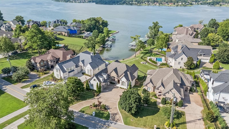 3033 Lakeshore Dr, Old Hickory, TN 37138