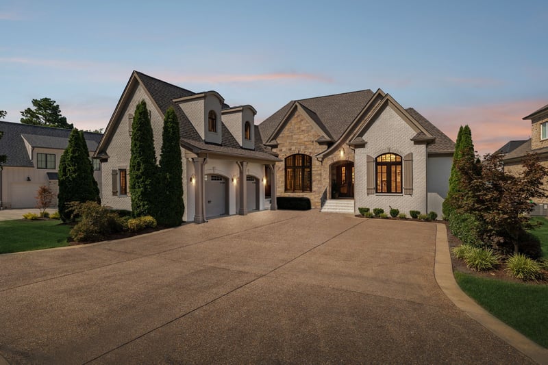 3033 Lakeshore Dr, Old Hickory, TN 37138