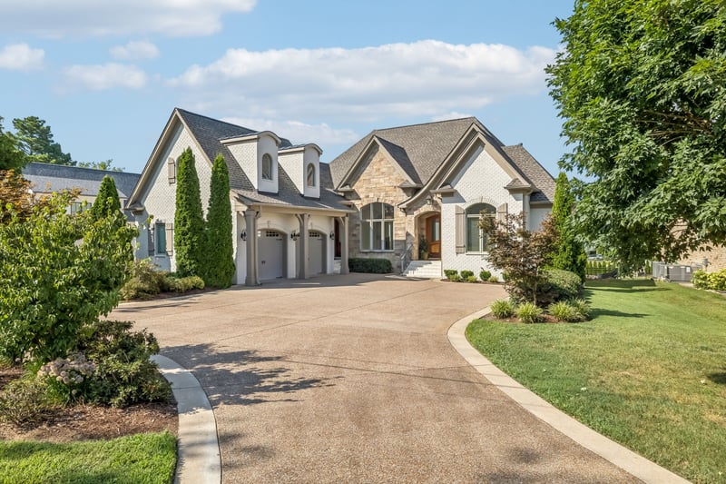 3033 Lakeshore Dr, Old Hickory, TN 37138