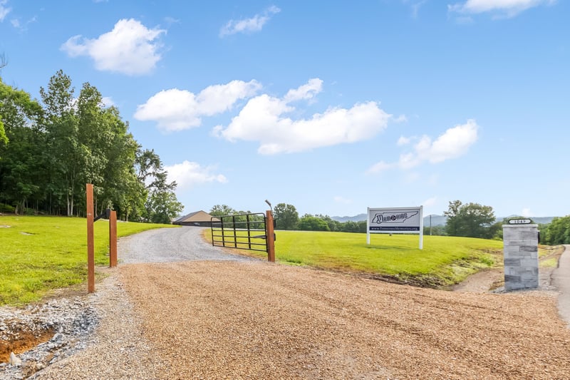 1049 Oregon Rd, Lascassas, TN 37085