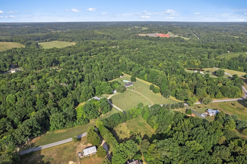 1 Old County House Rd, White Bluff, TN 37187