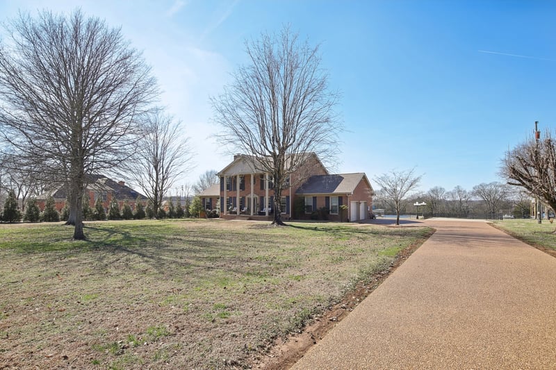 521 General Kershaw Dr, Old Hickory, TN 37138