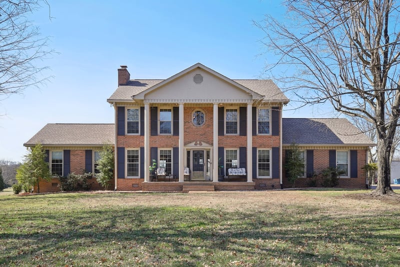 521 General Kershaw Dr, Old Hickory, TN 37138