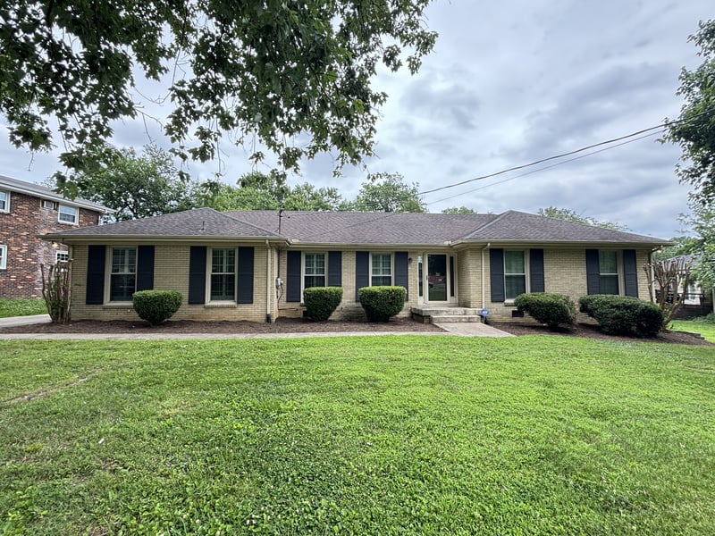 106 Laurel Ln, Hendersonville, TN 37075