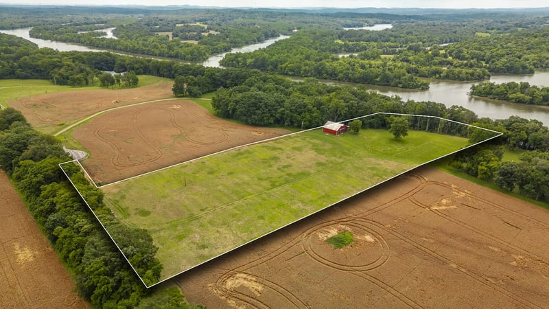 1113 E Robertson Rd, Castalian Springs, TN 37031